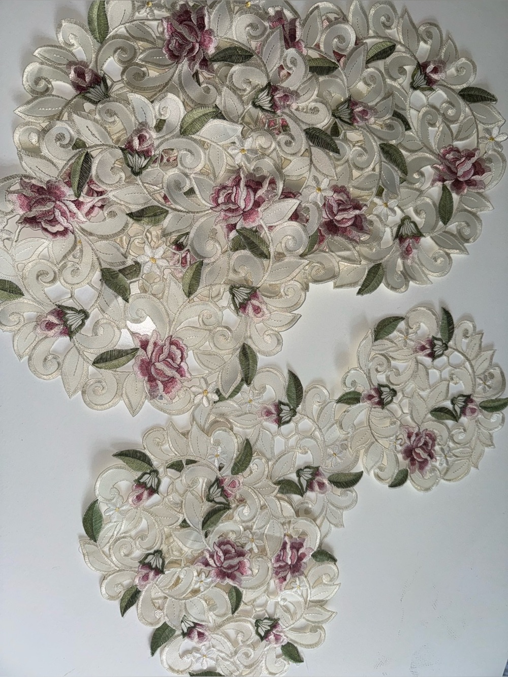 Doily Boutique round placemats lot of 8